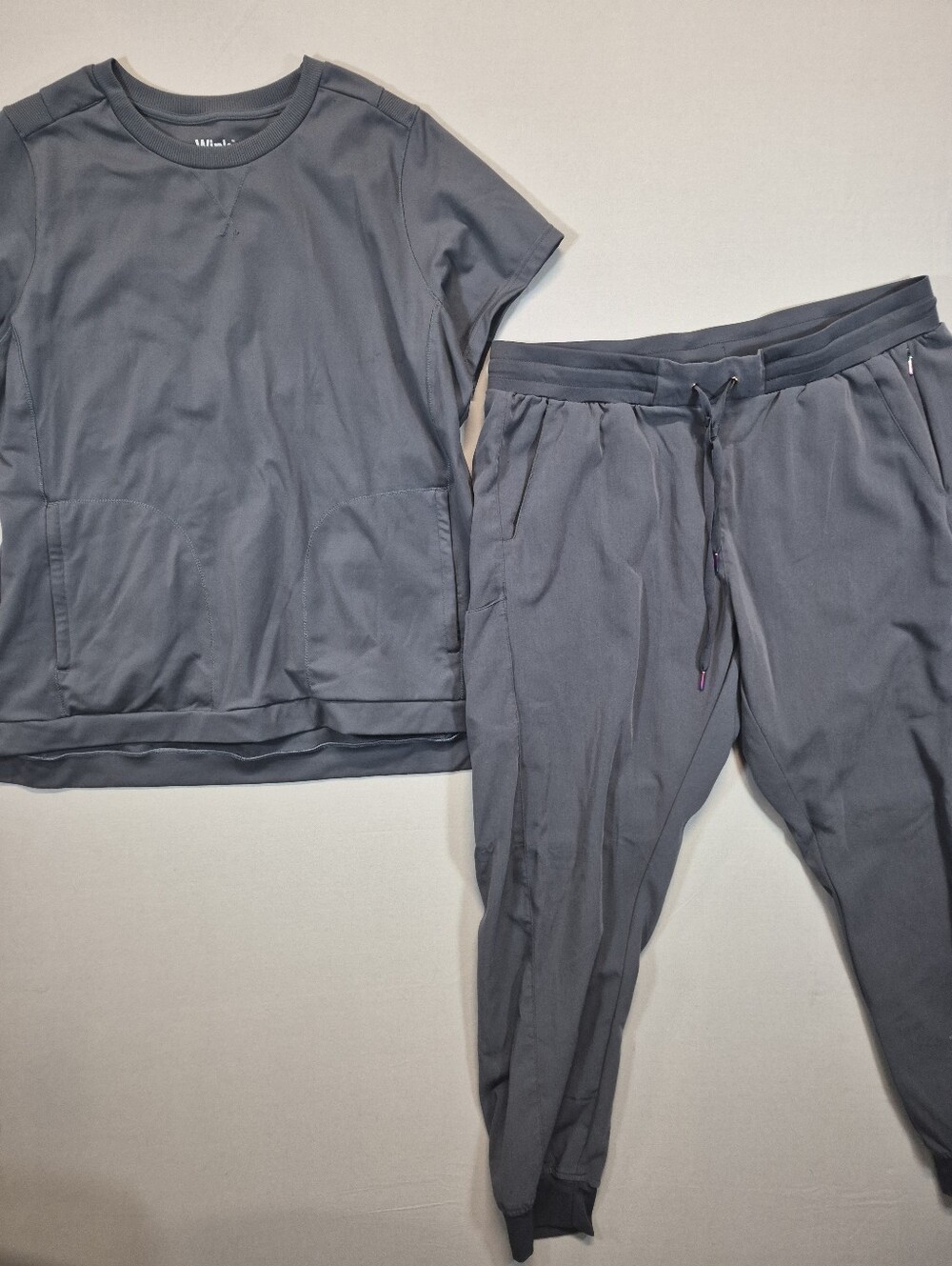 Wink Renew Women’s XL Gray Scrub Set Modern Fit Top & Jogger Pants9